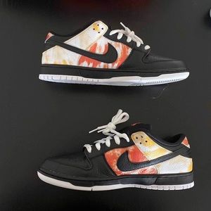 Men’s Nike SB Dunk Lows Tie-Dye Ray-Guns